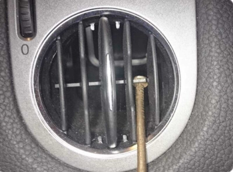 Vw Tiguan Hava Havalandırma Çubuğu Plastik Aparat - Görsel 2