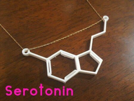 Serotonin Kolye Ucu Mutluluk Hormonu Süs Eşyası Hediye Aksesuar
