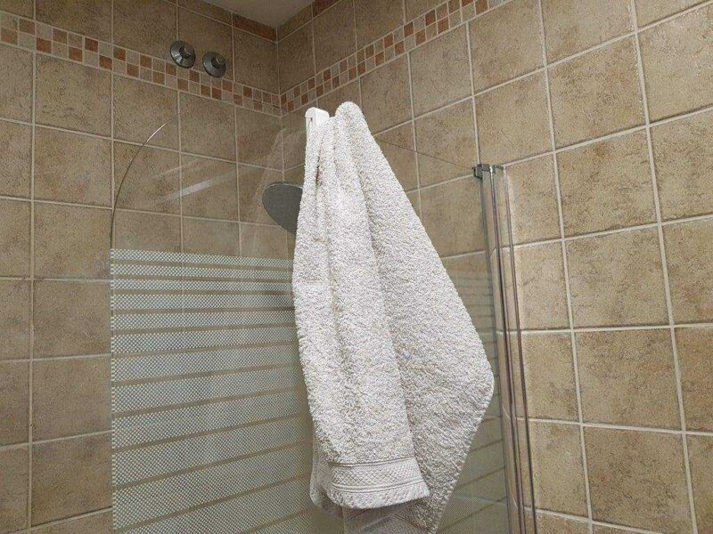 Havlu Tutucu Banyo Duş Duşakabin Camına Takmalık Havluluk Aparatı - Görsel 2