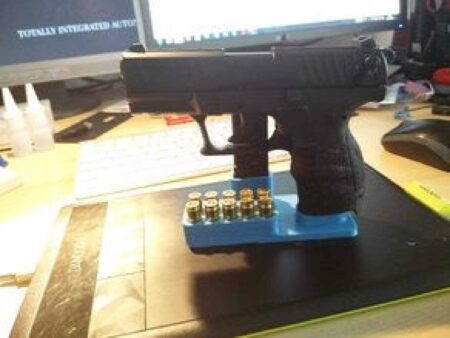 Walther P22 9mm  P.A.K. için tabanca standı + 10 mermi
