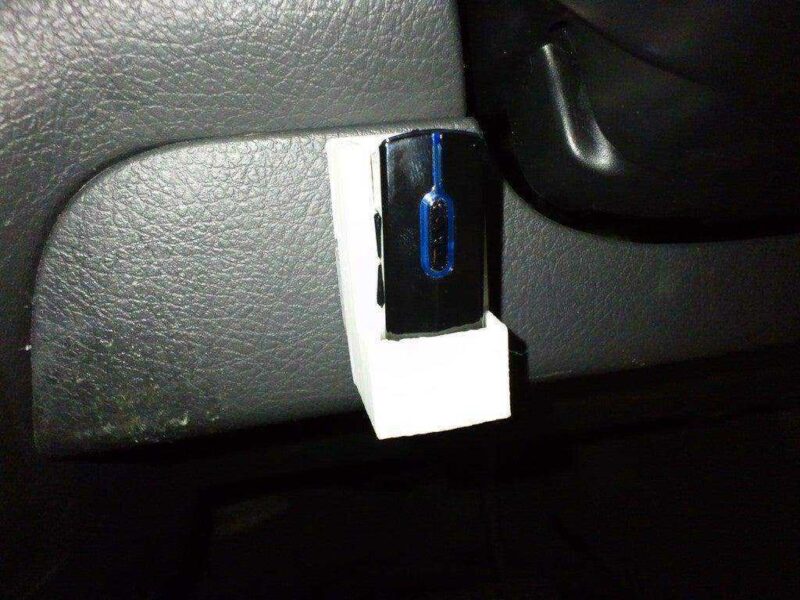 Bluetooth Kulaklık Tutucu Plastik Aparat
