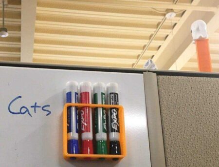 Beyaz Tahta Dekoratif Organik Plastikten Kalem Tutucu Aparatı