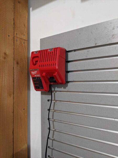 Slatwall Milwakee Pil Şarj Dock Plastik Aparat