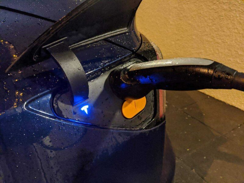 Tesla Model 3 İçin Ccs Kapağı Plastik Aparat - Görsel 2