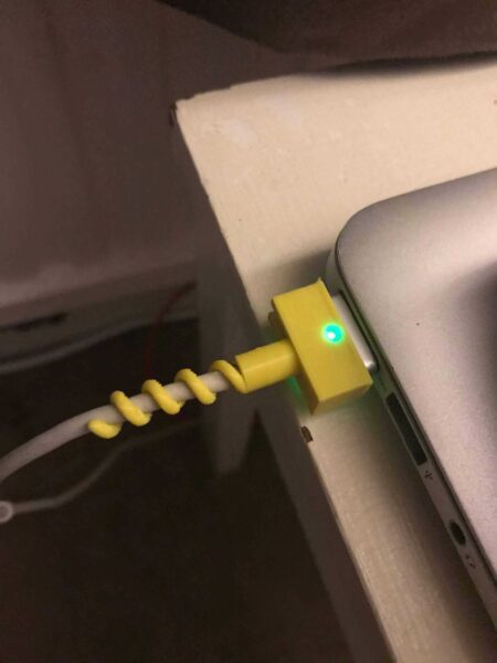 MacBook Kablo Koruyucu  Tutucu Asma Aparatı Aksesuar Aparat Asma
