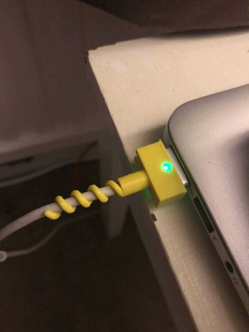 MacBook Kablo Koruyucu  Tutucu Asma Aparatı Aksesuar Aparat Asma