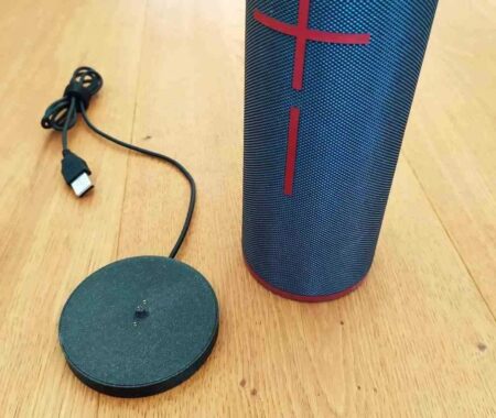 Logitech Ultimate Ears Boom 3 Hoparlörleri İle Uyumlu Şarj Rıhtım (Daimi Bağlı Kablo İle Ters) Plastik Aparat