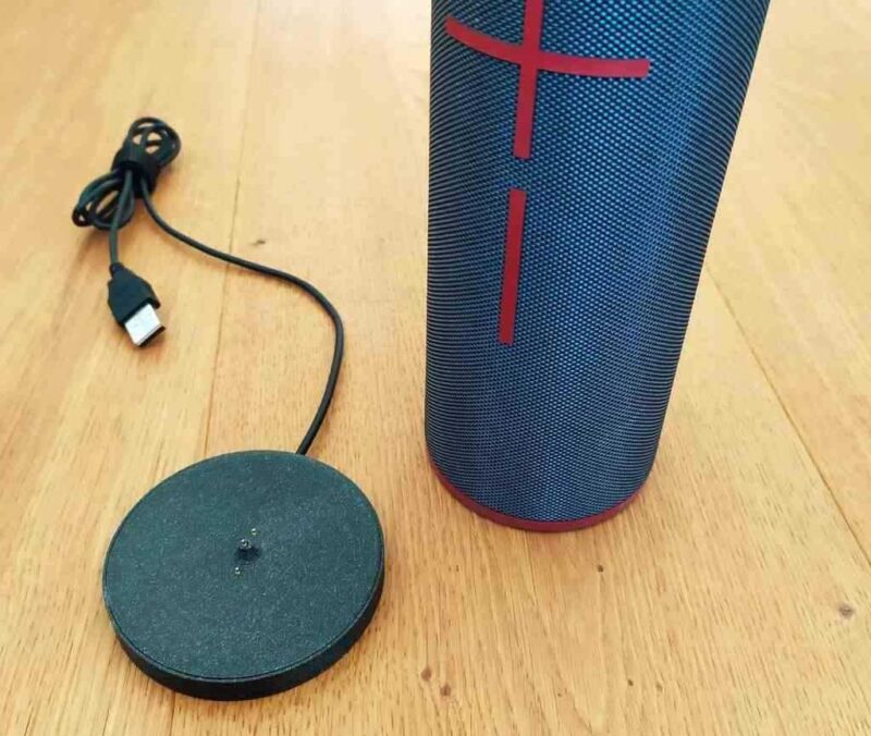 Logitech Ultimate Ears Boom 3 Hoparlörleri İle Uyumlu Şarj Rıhtım (Daimi Bağlı Kablo İle Ters) Plastik Aparat