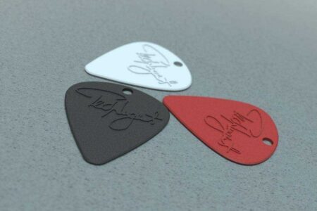 Keychain (Ted Nugent) İçin Delikli Gitar Seçim Plastik Aparat