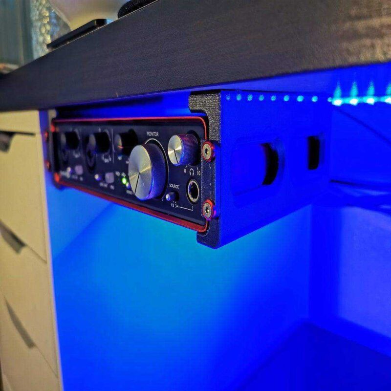 Focusrite Scarlett 2I4 Masa Braketleri Plastik Aparat - Görsel 2