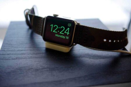 Tiny Apple Watch Stand Tutucu Masaüstü Çizilme Düşme Önleyici