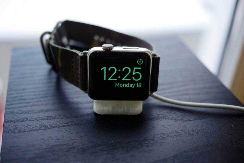 Tiny Apple Watch Stand Tutucu Masaüstü Çizilme Düşme Önleyici - Görsel 3