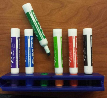 Beyaz Tahta Flipchart Kalem Marker Tutucu Plastik Aparat