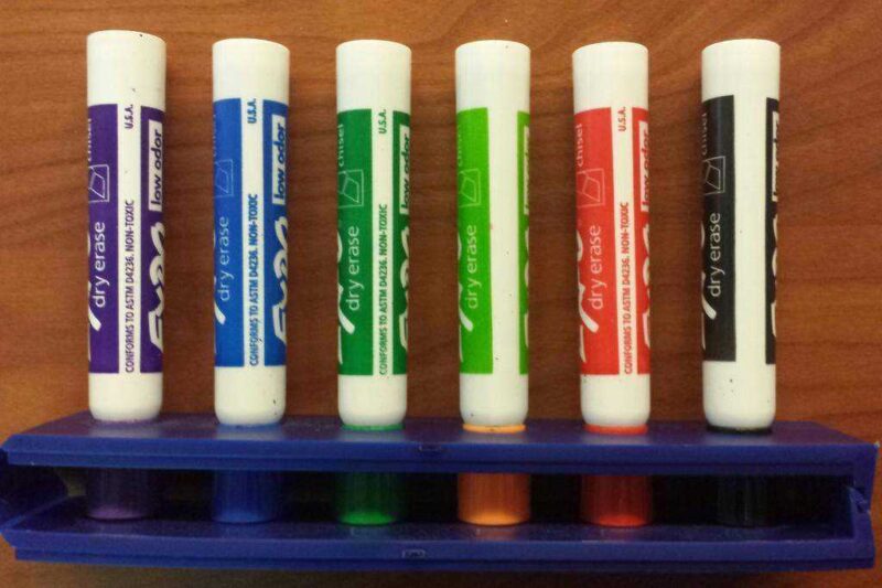Beyaz Tahta Flipchart Kalem Marker Tutucu Plastik Aparat - Görsel 3