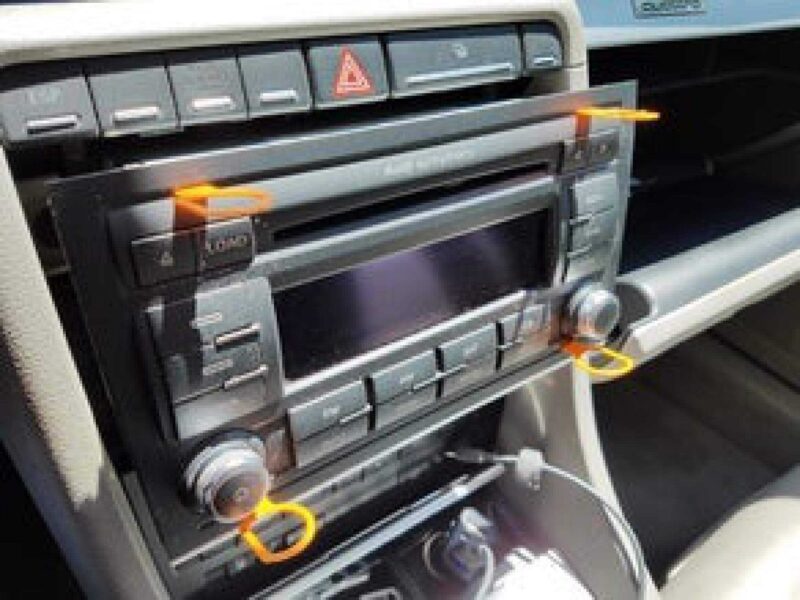 Mercedes Benz Radyo Temizleme Aracı  Organik Plastikten - Görsel 3