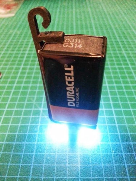 9 Voltluk Pil İçin Asılı Led Tutucu Plastik Aparat