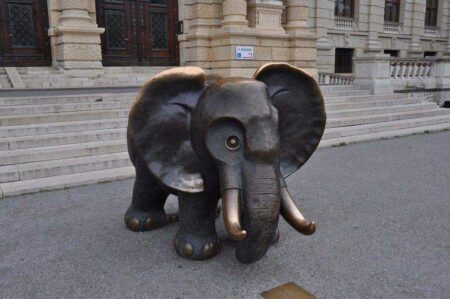 Gottfried Kumpf - Der Grosse Elefant Plastik Aparat