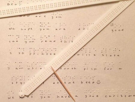 Braille Slate, Bir Çizgi Plastik Aparat
