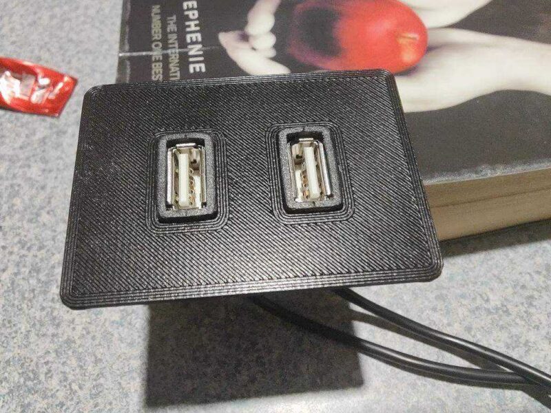 Suzuki Sierra/Samurai Sj413 Saat Çift Usb Plastik Aparat