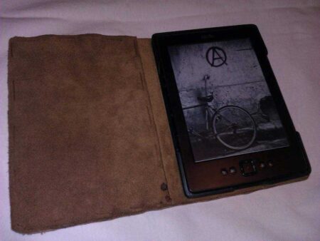 Kindle 4 Kutu Kılıf Plastik Aparat