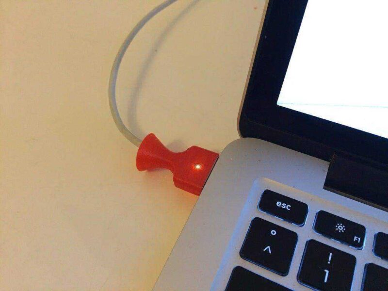 MacBook Pro 2014 Kablo koruyucu aparat organizer Aparatı - Görsel 3