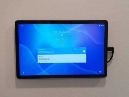 Şarj Cihazı Desteği İle Yüzen Tablet Duvar Montajı Plastik Aparat