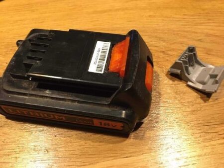 Kanca Pil Siyah Decker 18V Plastik Aparat