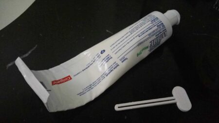 Diş Macunu Sıkacağı Plastik Aparat