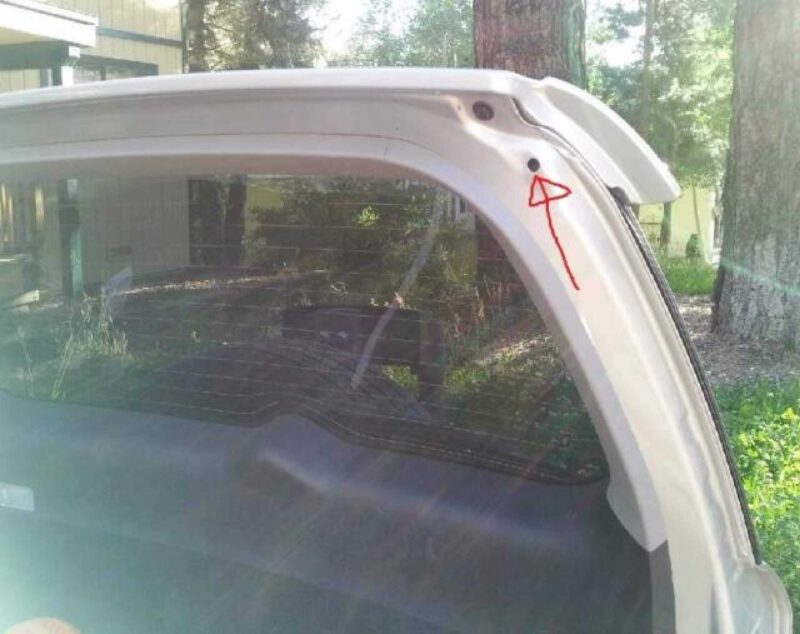 Toyota Rav4 İçin Arka Kapı Yastığı Plastik Aparat - Görsel 3
