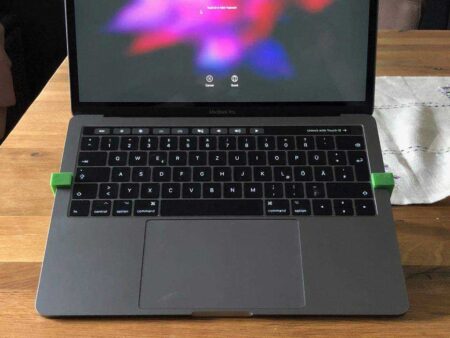 Macbook Pro 13 İnç Standı Plastik Aparat
