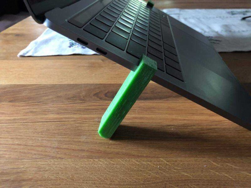 Macbook Pro 13 İnç Standı Plastik Aparat - Görsel 2