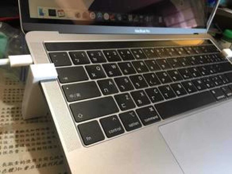 Macbook Pro 13 İnç Standı Plastik Aparat - Görsel 4
