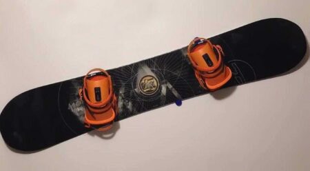 Snowboard Duvarı Montajı Plastik Aparat