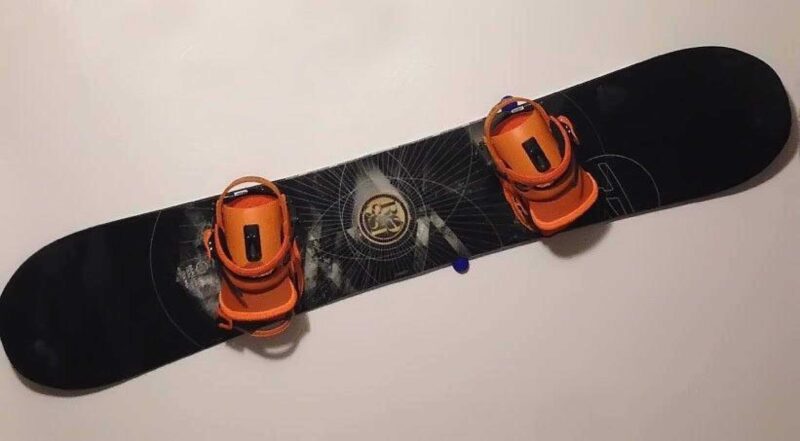 Snowboard Duvarı Montajı Plastik Aparat