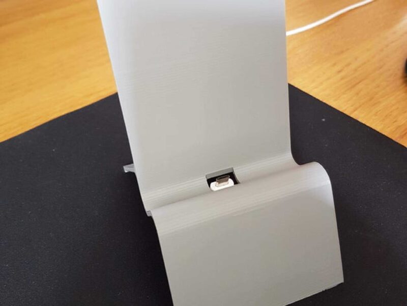Masaüstü Şarj Aleti Girişi olan Telefon Tutucu Stand Kablo Koruyu