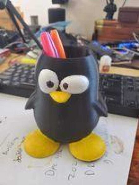 Penguen Kalem Tutucu Plastik Aparat