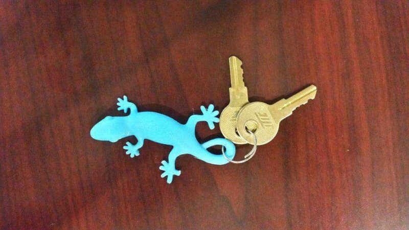 Hediyelik Eşya Hayvan Figürlü  Siyah Plastik Gecko Anahtarlık - Görsel 3