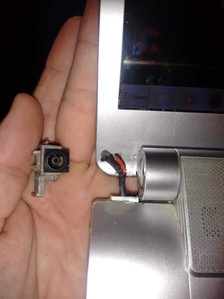 Sony Vaio Laptop Güç Jack Port Kapağı Plastik Aparat