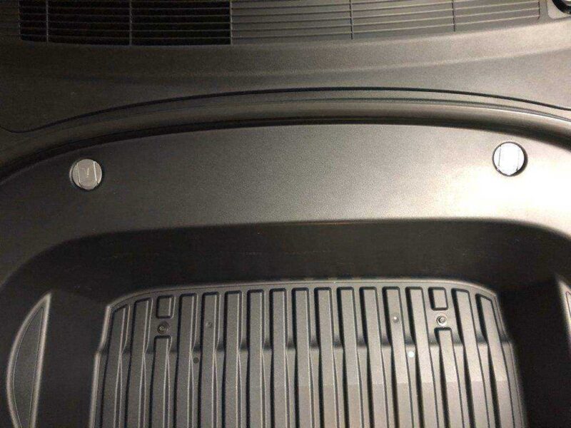 Tesla Model 3 My2021 İçin Frunk Kancaları Plastik Aparat - Görsel 3