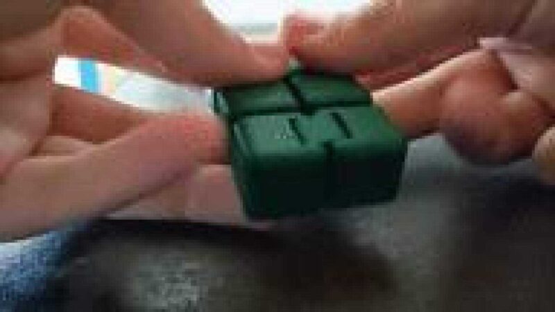 Dikey Eklemli, Başka Bir Fidget Infinity Cube V2 Plastik Aparat - Görsel 2
