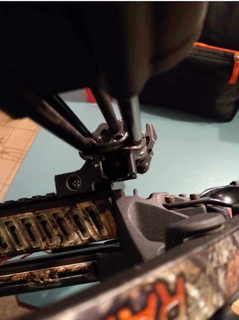 Barnett Raptor Fx2 Crossbow Quiver Picatinny Ray Montaj Değiştirme Plastik Aparat - Görsel 3