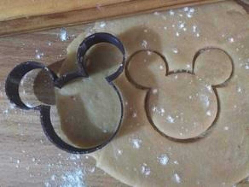 Mickey Mouse Çerez Kurabiye Kesici Kalıp Plastik Aparat - Görsel 2
