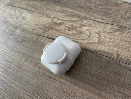 Airpods İçin Airtag Tutucu Plastik Aparat