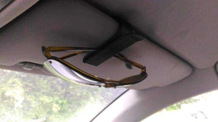 Sunglass Araba Klip Tutucu Askısı Standı Aparatı güneş gözlüğü