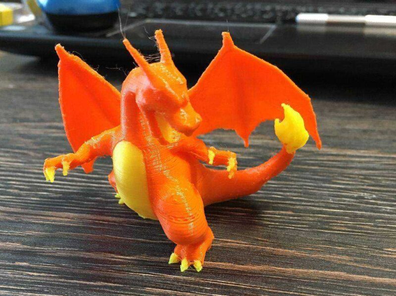Charizard Plastik Aparat