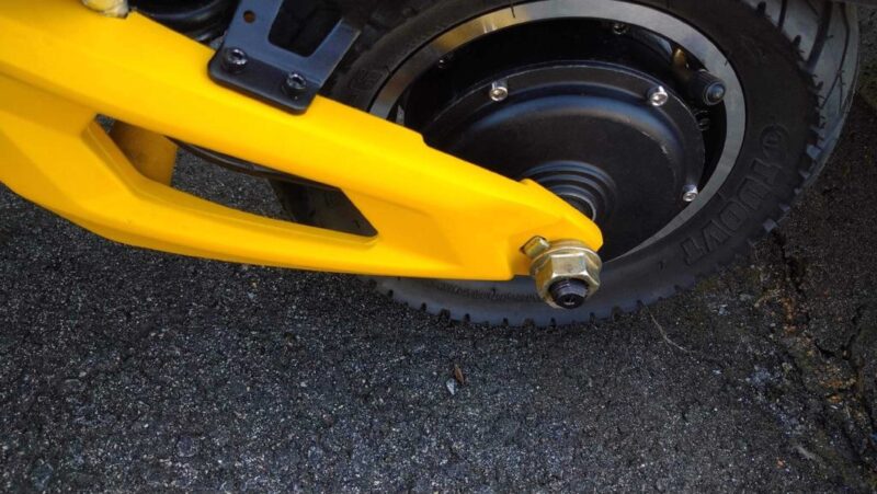 Elektrikli Scooter Vsett 10+ Ve Diğerleri - Tekerlek Somun Kapağı Plastik Aparat - Görsel 2