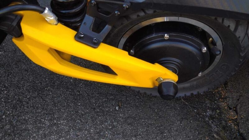 Elektrikli Scooter Vsett 10+ Ve Diğerleri - Tekerlek Somun Kapağı Plastik Aparat - Görsel 3