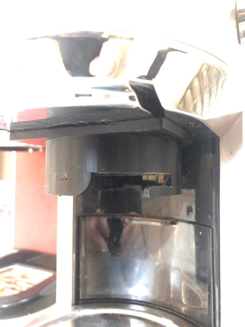 Delonghi Dedica Kahve Öğütücü Tutacağı Plastik Aparat - Görsel 3