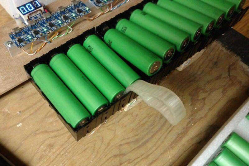 18650 Lityum Hücre / Pil Çıkarıcı  Organik Plastikten Aparat - Görsel 2