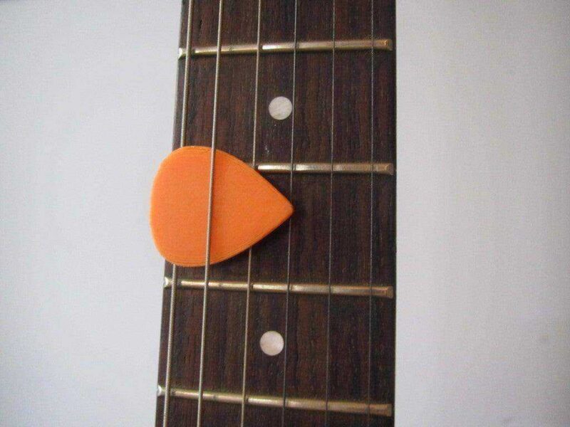 Gitar Penası Aparat Aksesuar Organik Plastikten Hediyelik Süs Eşy